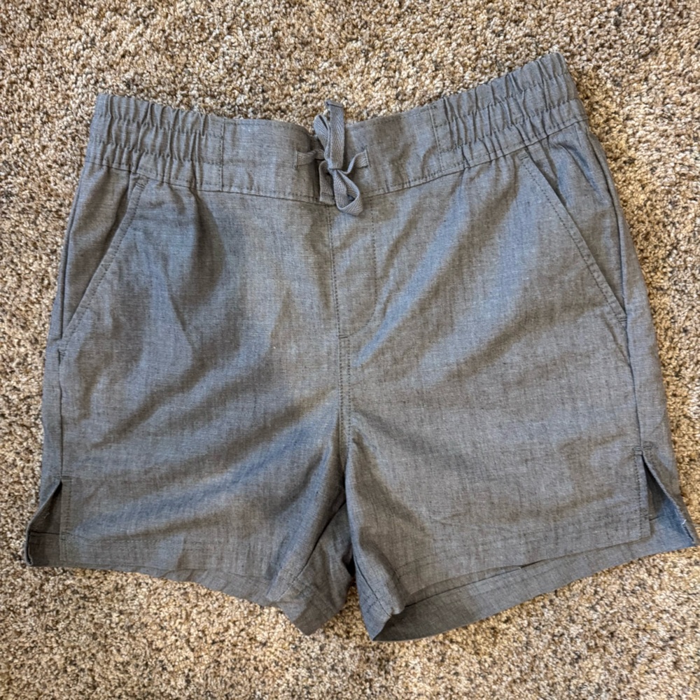 Magellan Outdoors Gray Relaxed Fit Shorts. Small